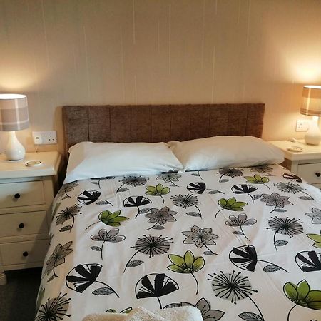 Lion Hotel Llanbister Room photo